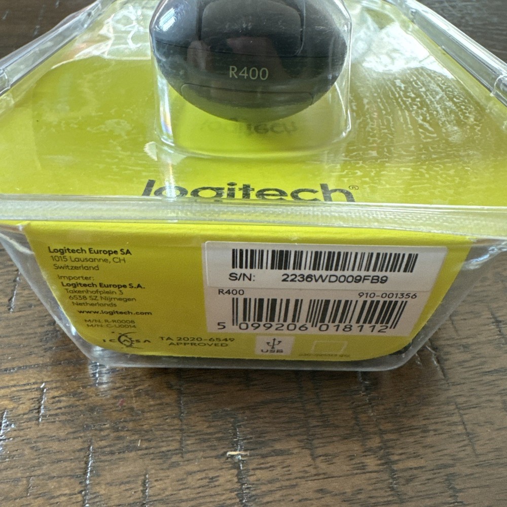 Logitech R400 Professional Wireless Presenter w/Red Laser Pointer New Sealed