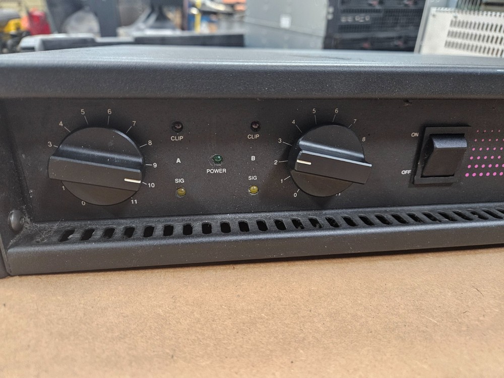 BGW PERFORMANCE SERIES 2 STEREO POWER AMPLIFIER