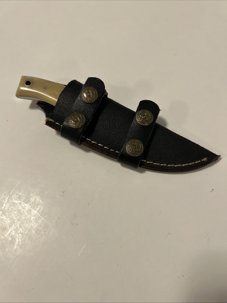 Fixed Blade Knife With Sheath And Box