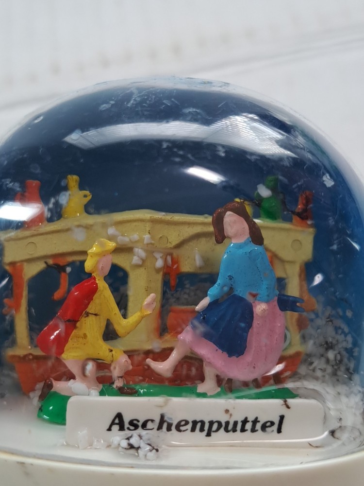 Vintage Collectible Plastic Snow Globe Aschenputtel Theme
