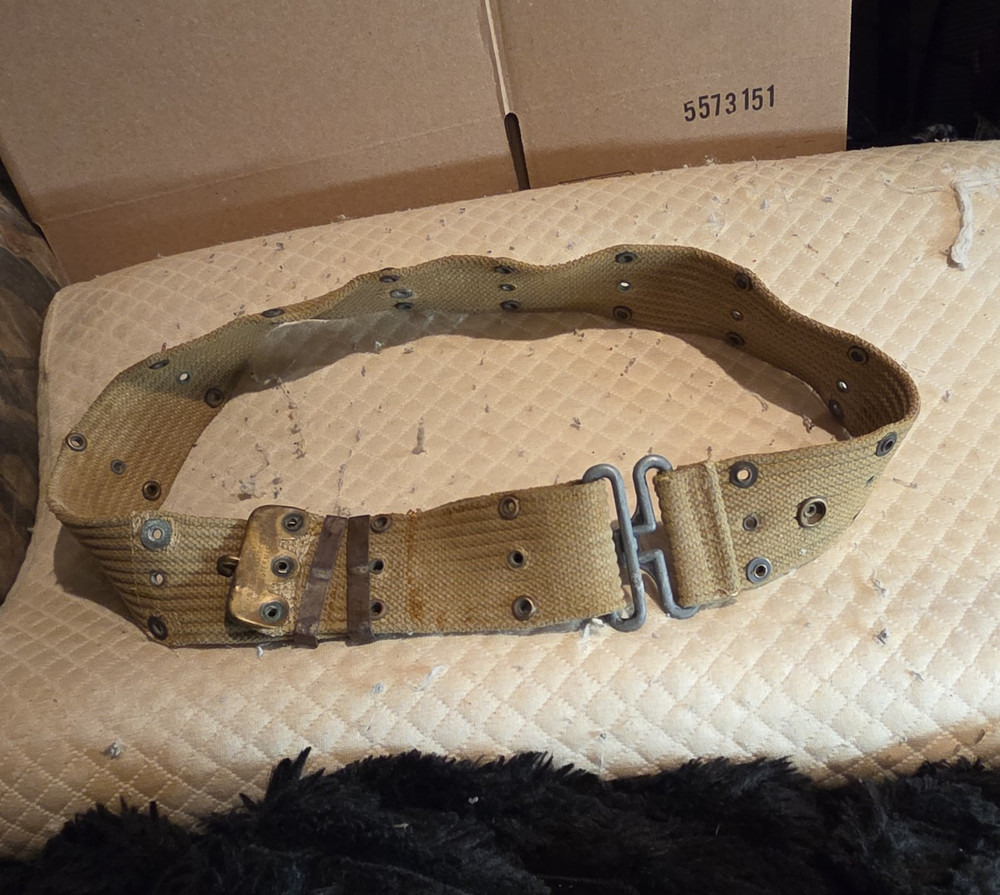 US Army WWII M1936 Olive Drab Canvas Pistol Belt with Metal Buckle