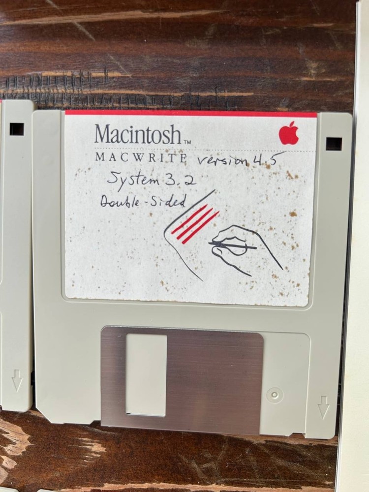Apple Macintosh MacWrite. MacPaint. Mac software 1984 128K