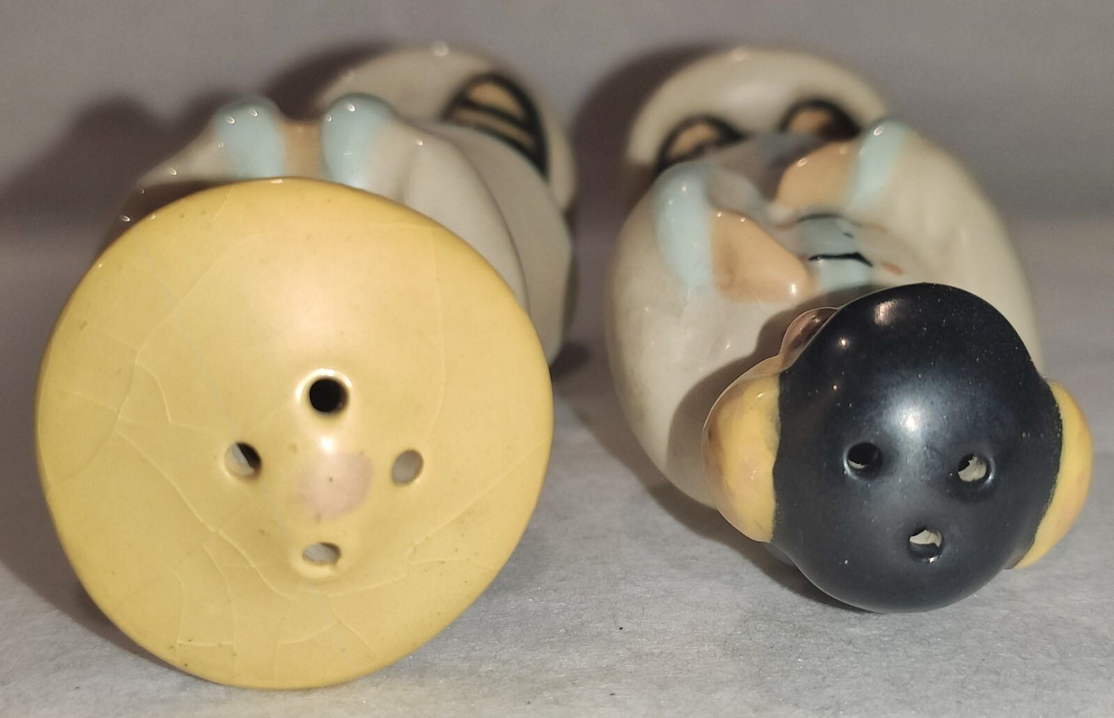 Vintage Ceramic Asian Salt And Pepper Shaker 4¼" Tall Signed **Damaged Read**
