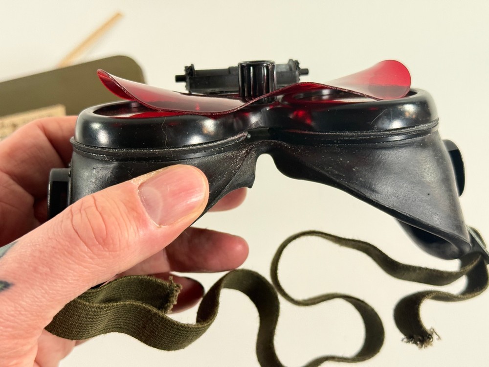 WW2 Variable Density Goggles w/ Tin glasses red visor 74-G-79-40 goggle mask