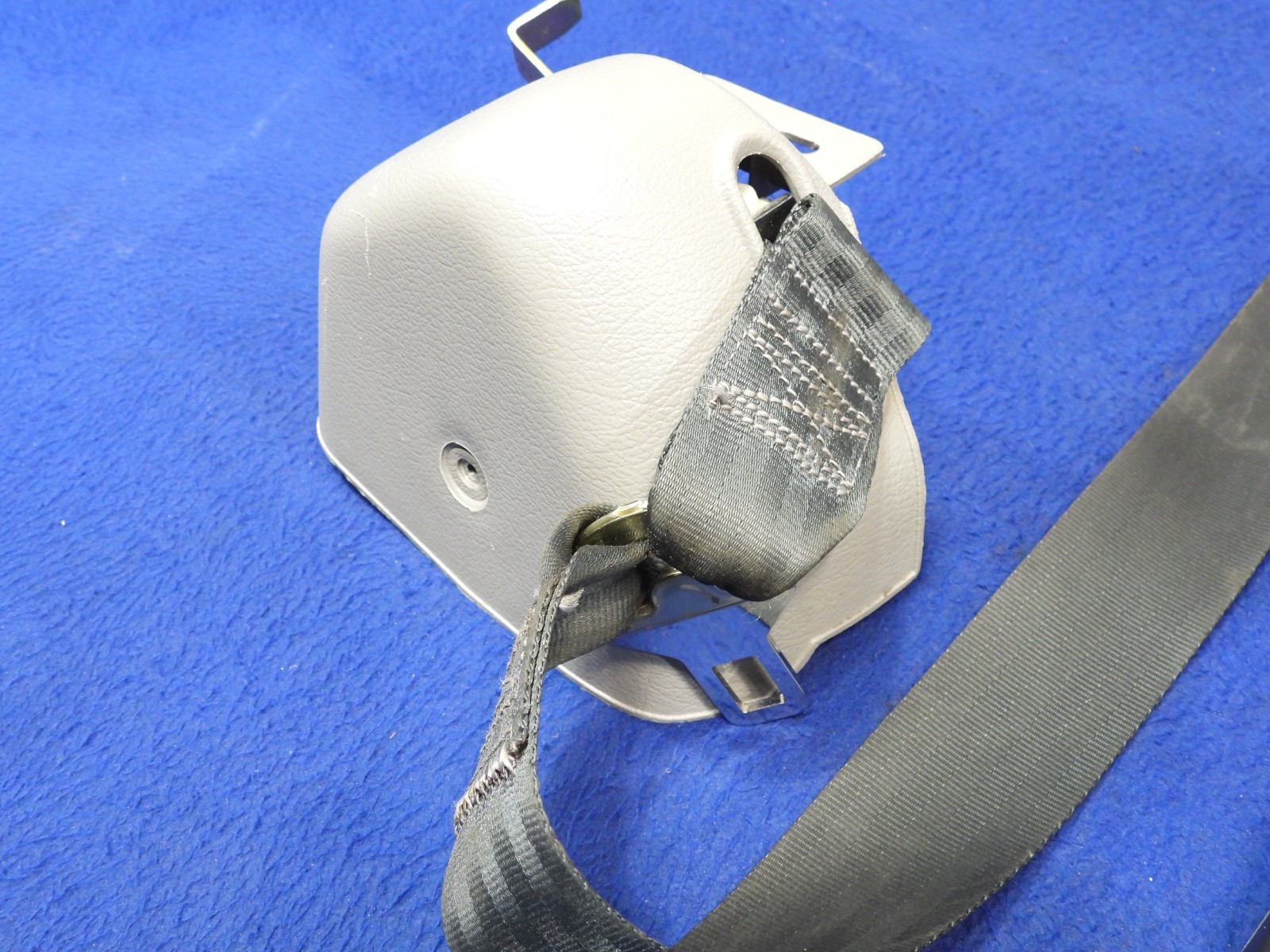 97 1997 Ford Mustang Convertible Gray Front Seatbelt Set Seatbelts OEM E48