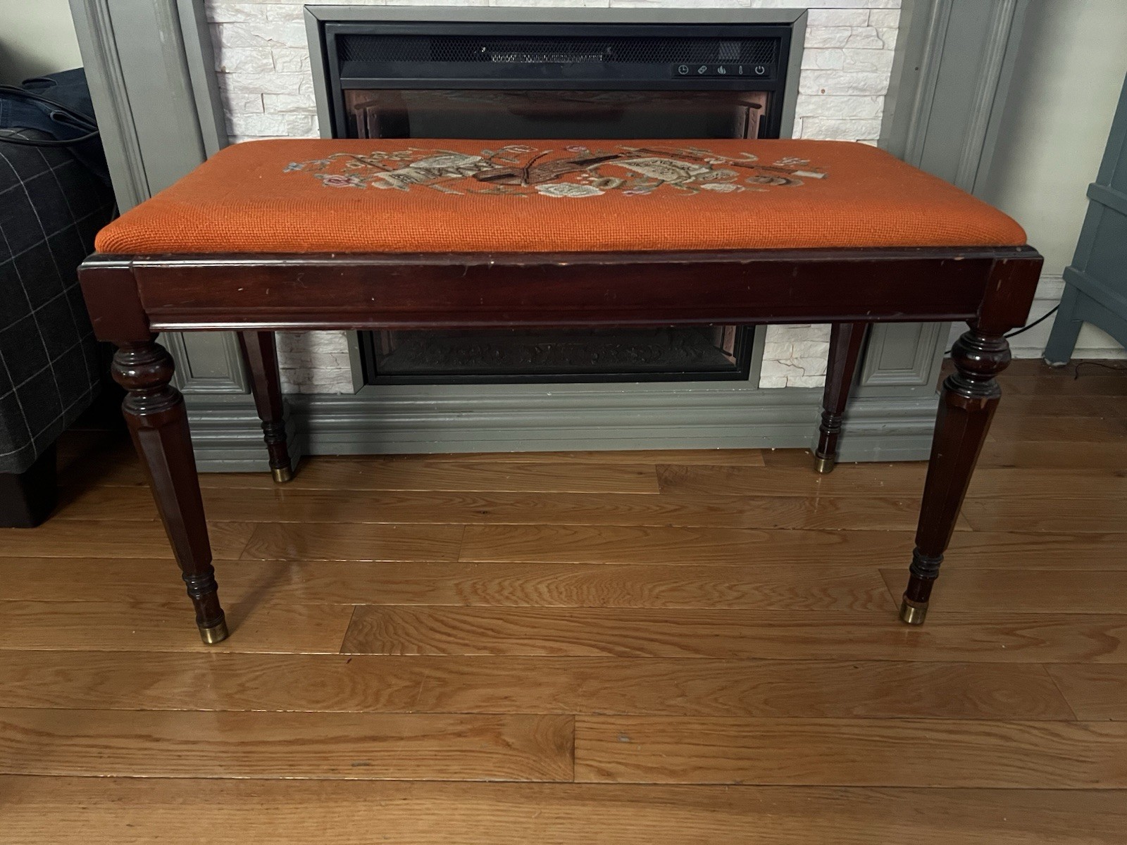 Aeolian Co Joseph Shale Div A40 Mahogany Piano Bench Needlepoint Top Vintage