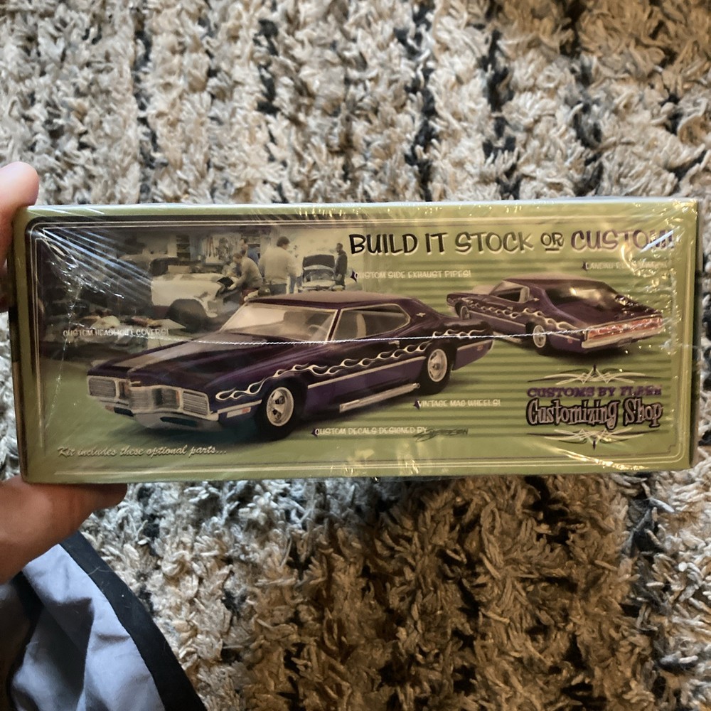 AMT/Ertl Model King 1971 Ford Thunderbird Model Kit, as seen