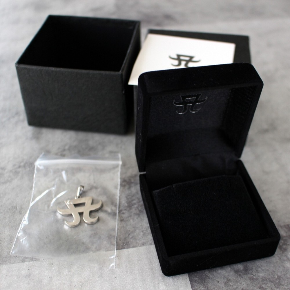 Ayumi Hamasaki Silver Pendant COUNTDOWN LIVE 2009-2010 A Future Classics +Box