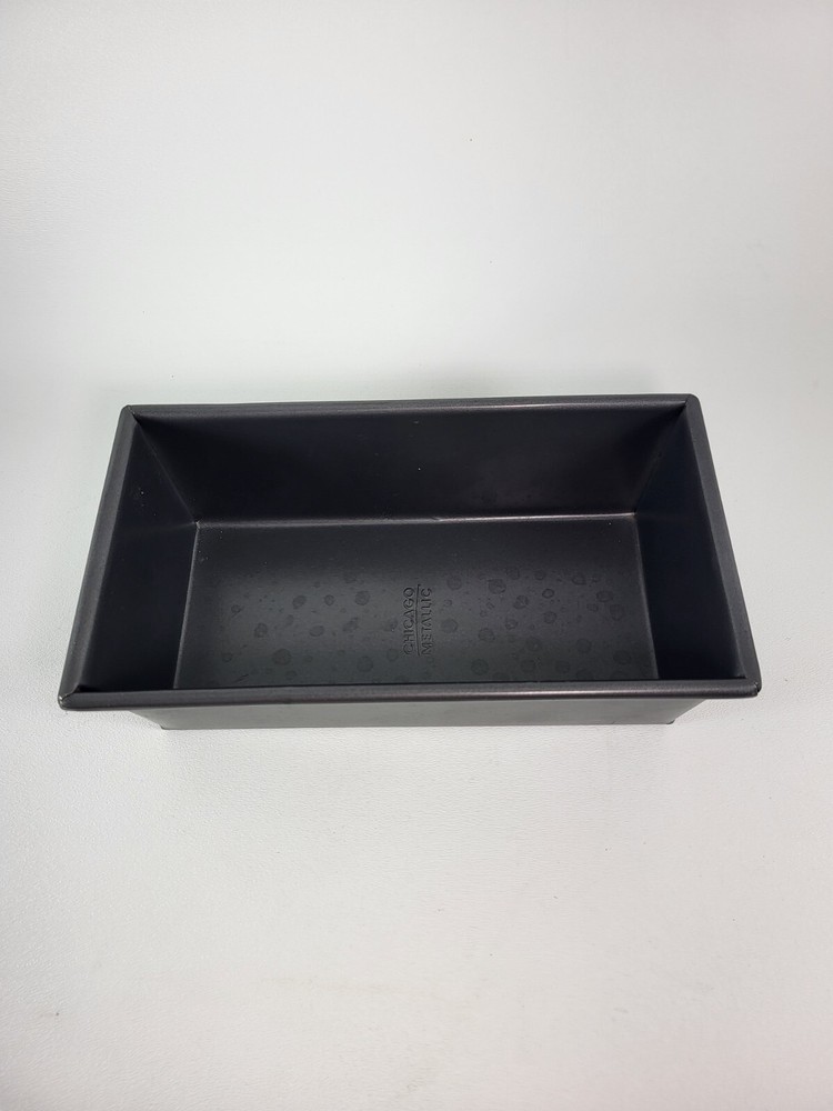 chicago metallic Loaf pan 9" X 5"