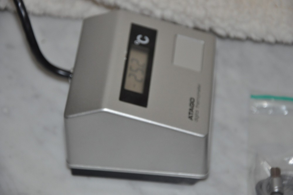 ATAGO DIGITAL THERMOMETER POSSIBLY FOR REFRACTOMETER READ CAREFULLY!!!!!!