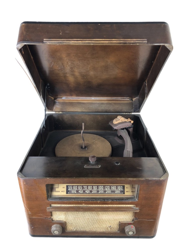 Mantola AM Radio Record Player Phonograph Model R655-W Untested