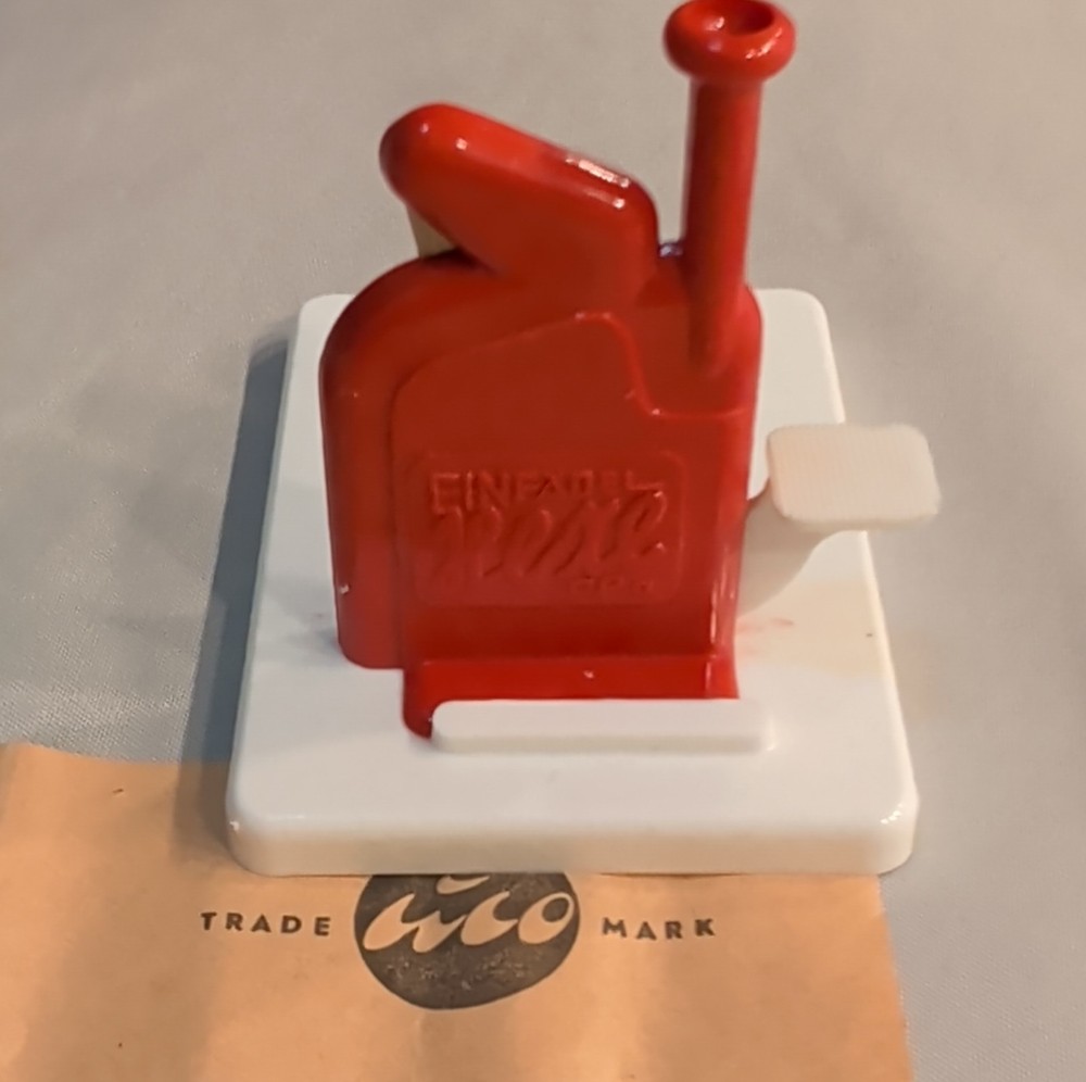 Hexe Automatic Needle Threader Red/White with Box & Instructions for Sewing