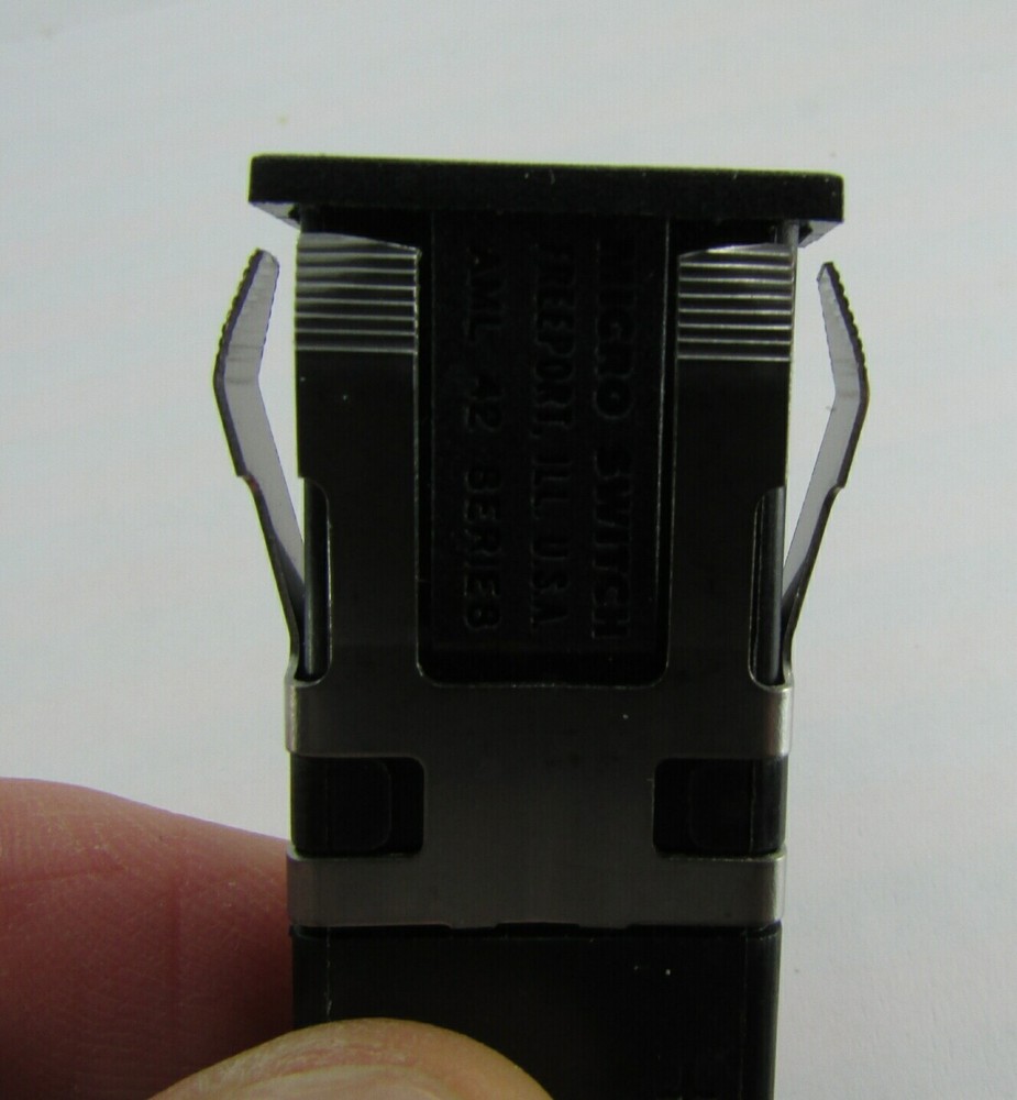 Micro Switch AML 42 Snap-In Rectangular Red Indicator Lights Panel Lamp 2.4 VDC