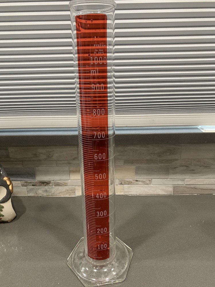 Pyrex 1000 ml Graduated Cylinder