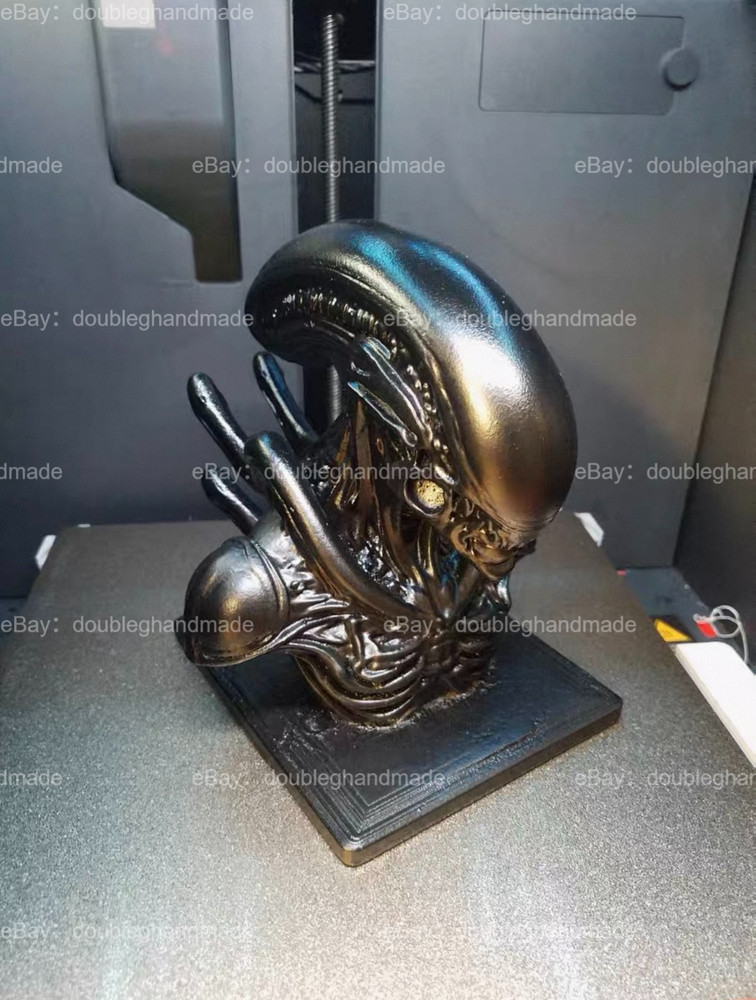 Alien 3D Printed Statue Model – Black and White Versions Available