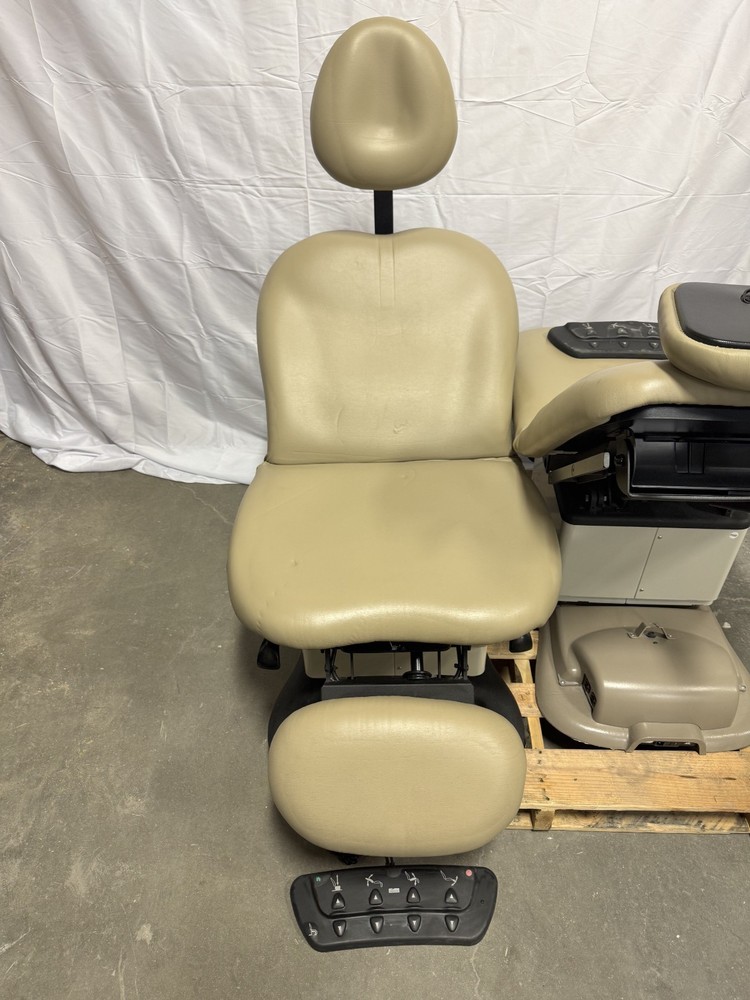 Midmark 630-003 Power Procedure Chair