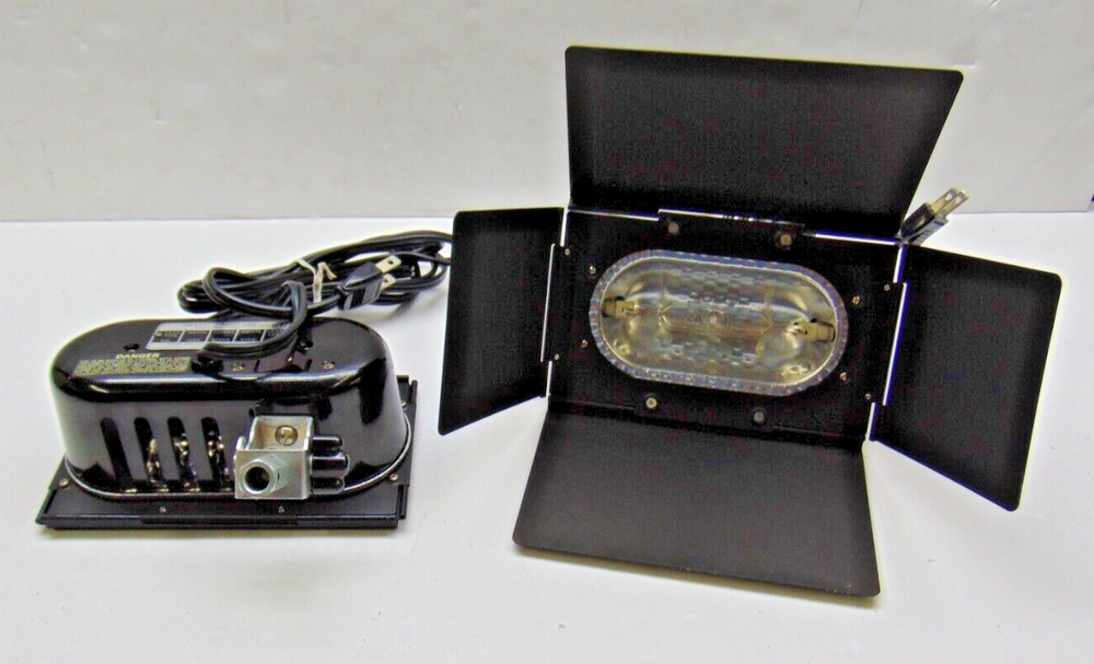 Quartz Studio Lite set 2 Studio Lights original box 710SL lights One tripod