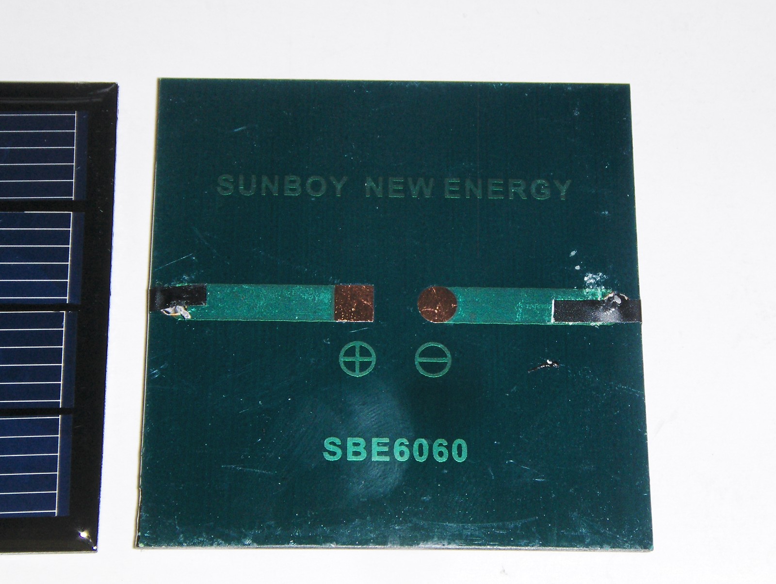 2V x 200 mA Mini Solar Panel encapsulated virtually indestructible solar cells