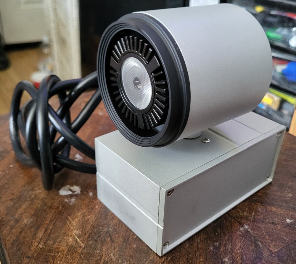 Stand-free Spotlight