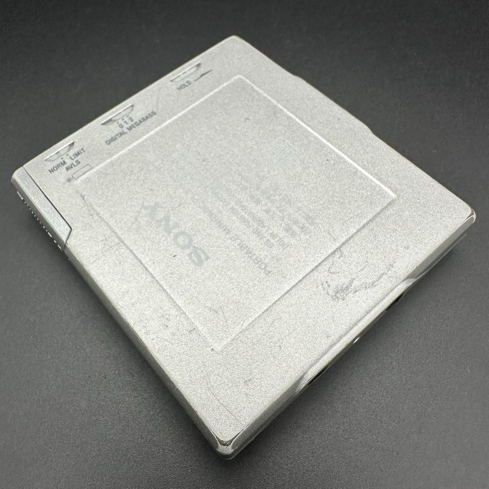SONY MZ-E90 Minidisc Player Tested silver with Remote & AA Battery slider