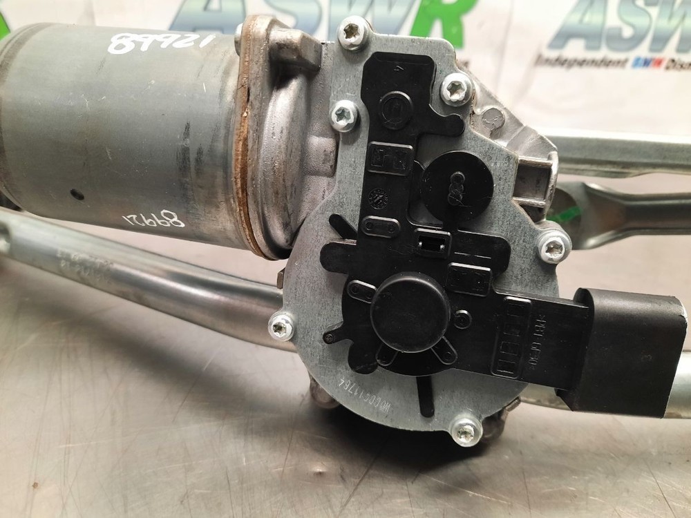 BMW Front Wiper Motor & Linkage E90 E91 E92 E93 3 SERIES 61617161710