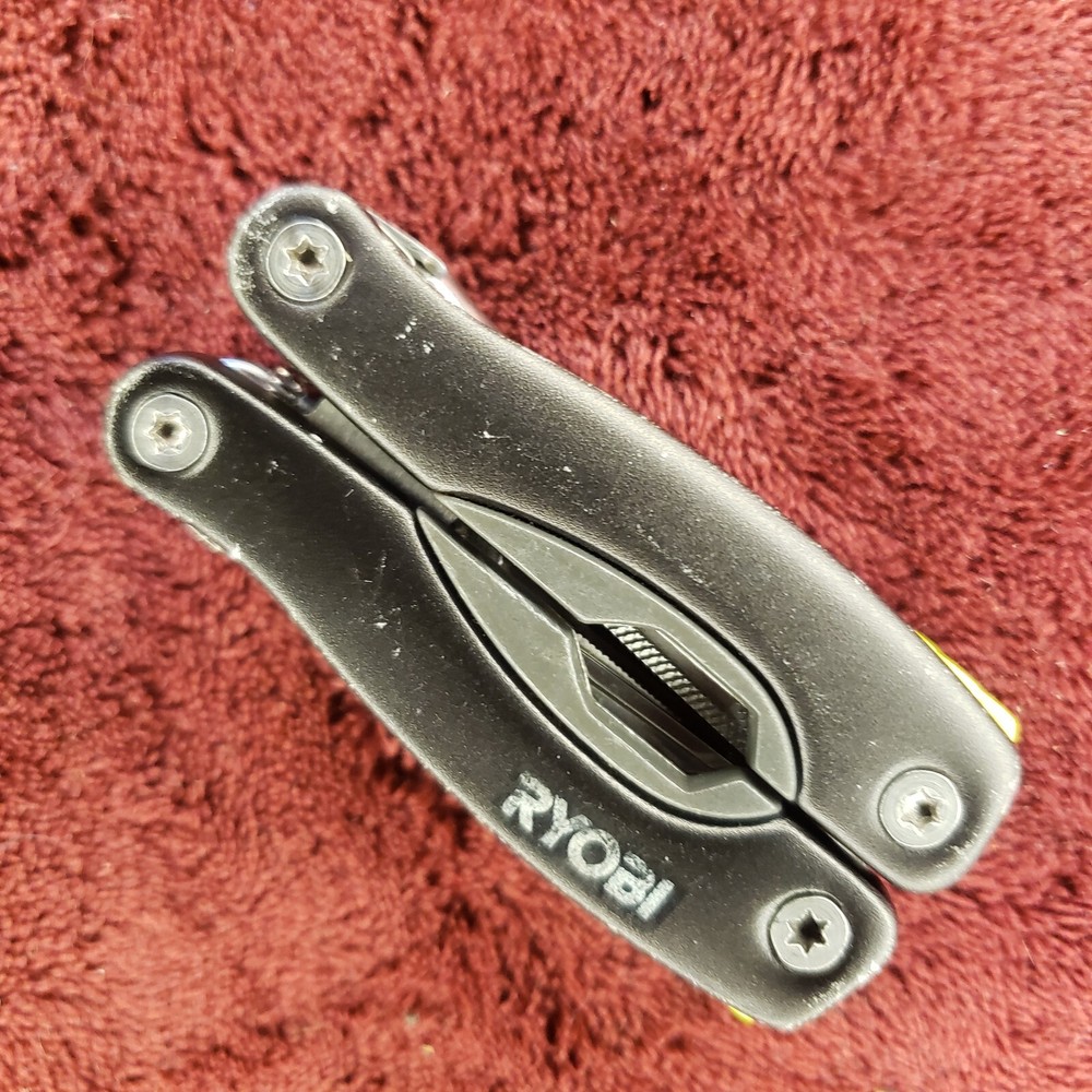 RYOBI Compact 14 in 1 Multi Tool Multitool green & black