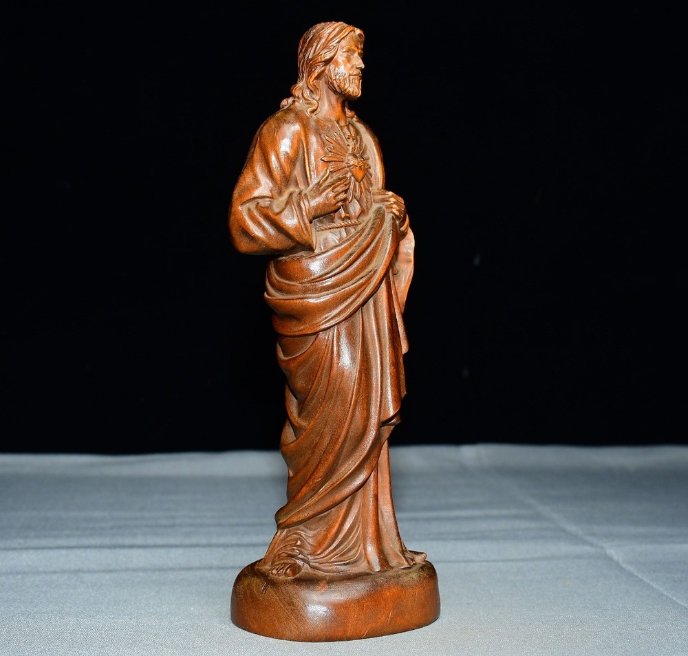 Exquisite Small Leaf Boxwood Figurine