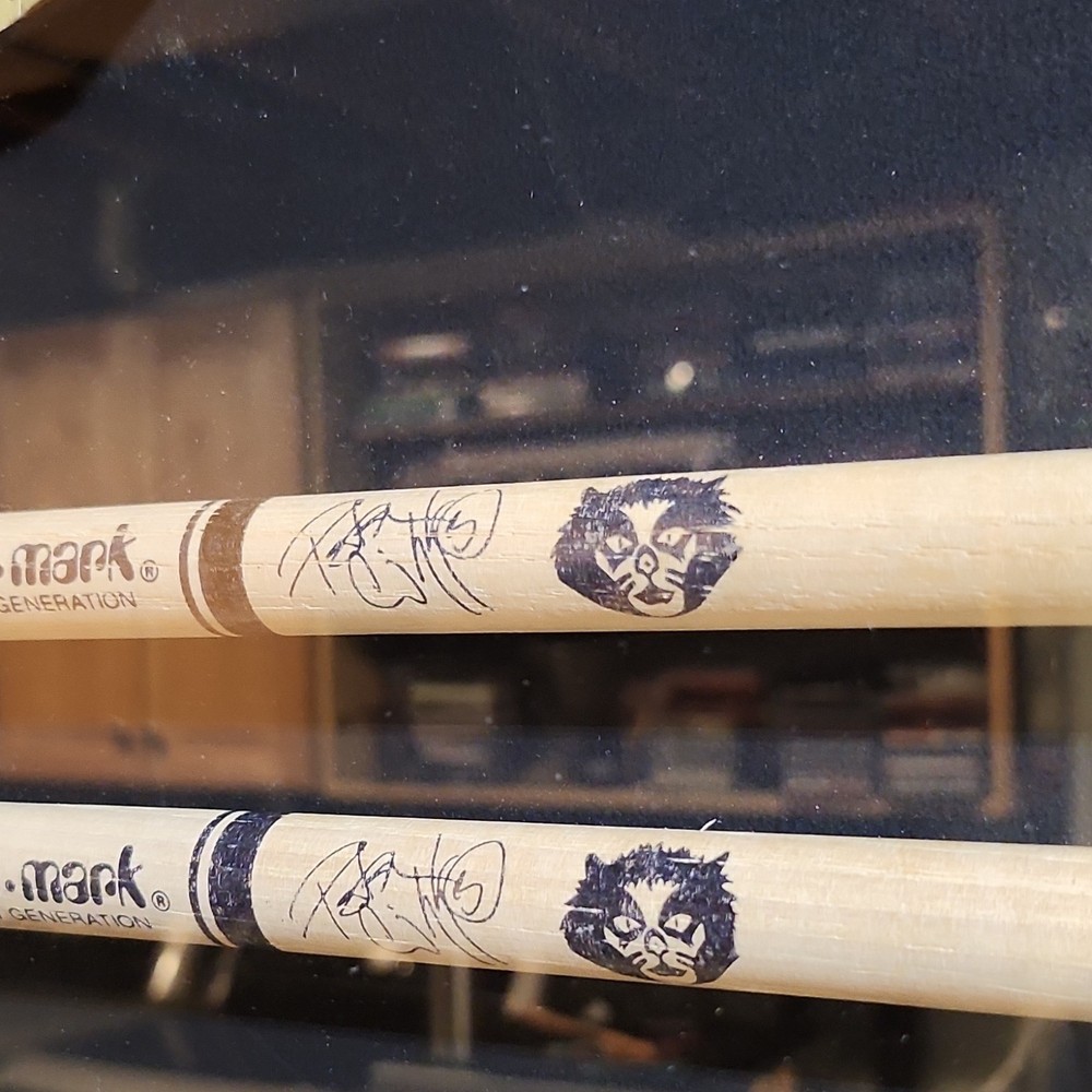 (KISS) Peter Criss Drum Sticks And Ticket From 1978 In Display Case .