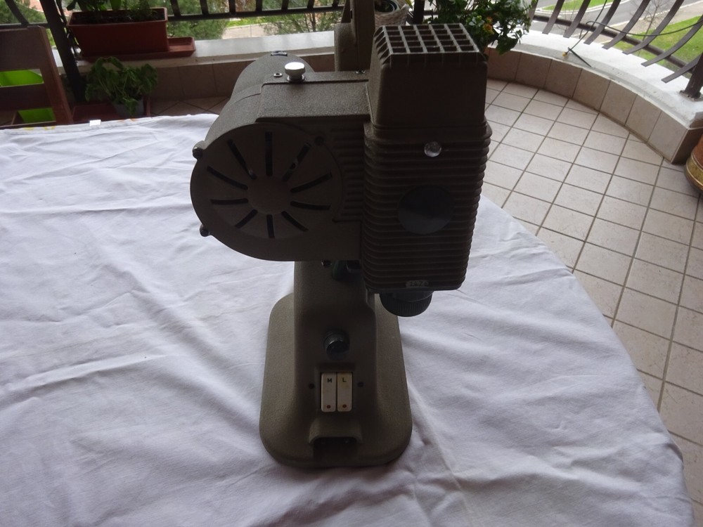 VINTAGE "ASTRO" PROJECTOR - 8mm - Untested -