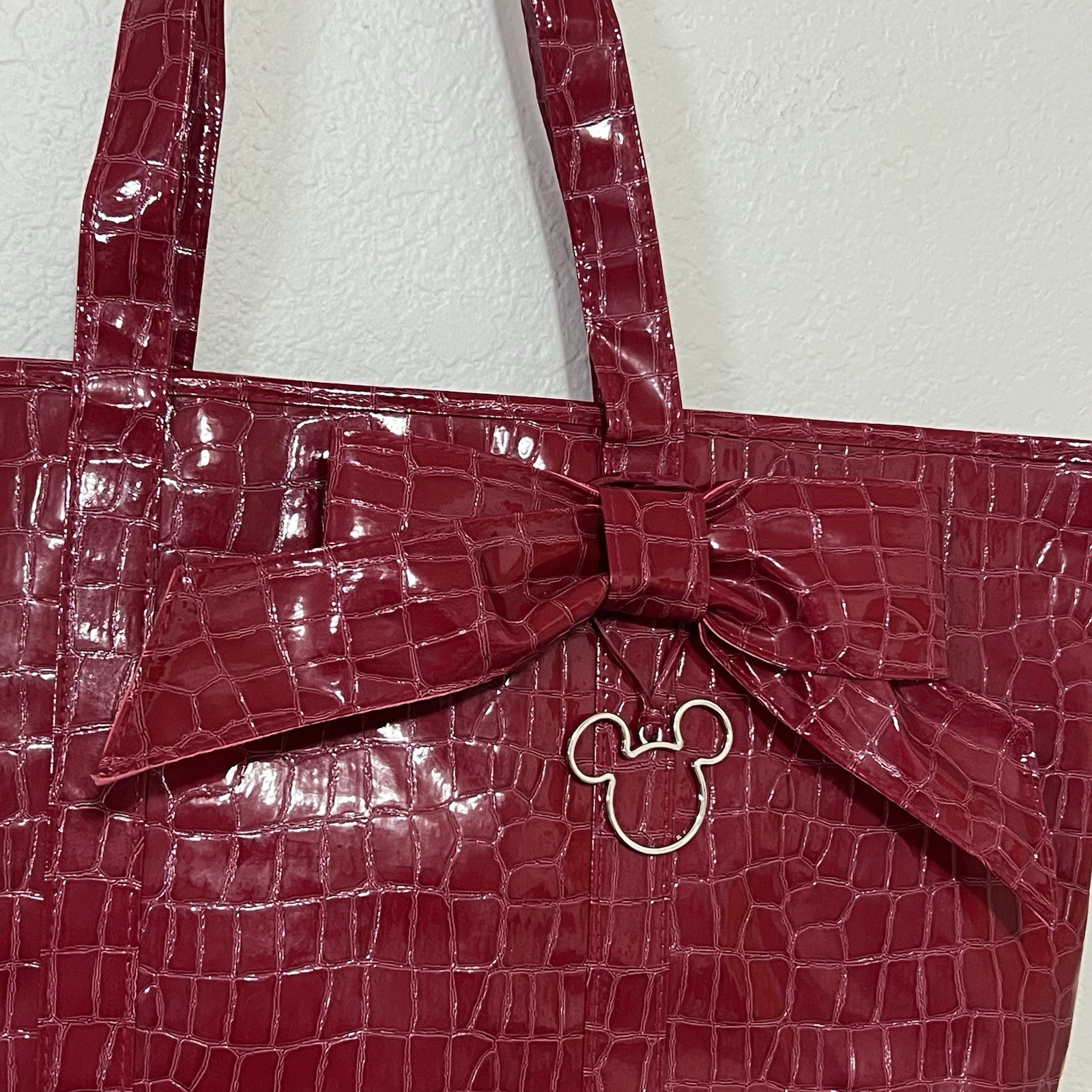 Walt Disney World Disneyland Resort Red Patent Leather Tote Bag Minnie Mouse Bow