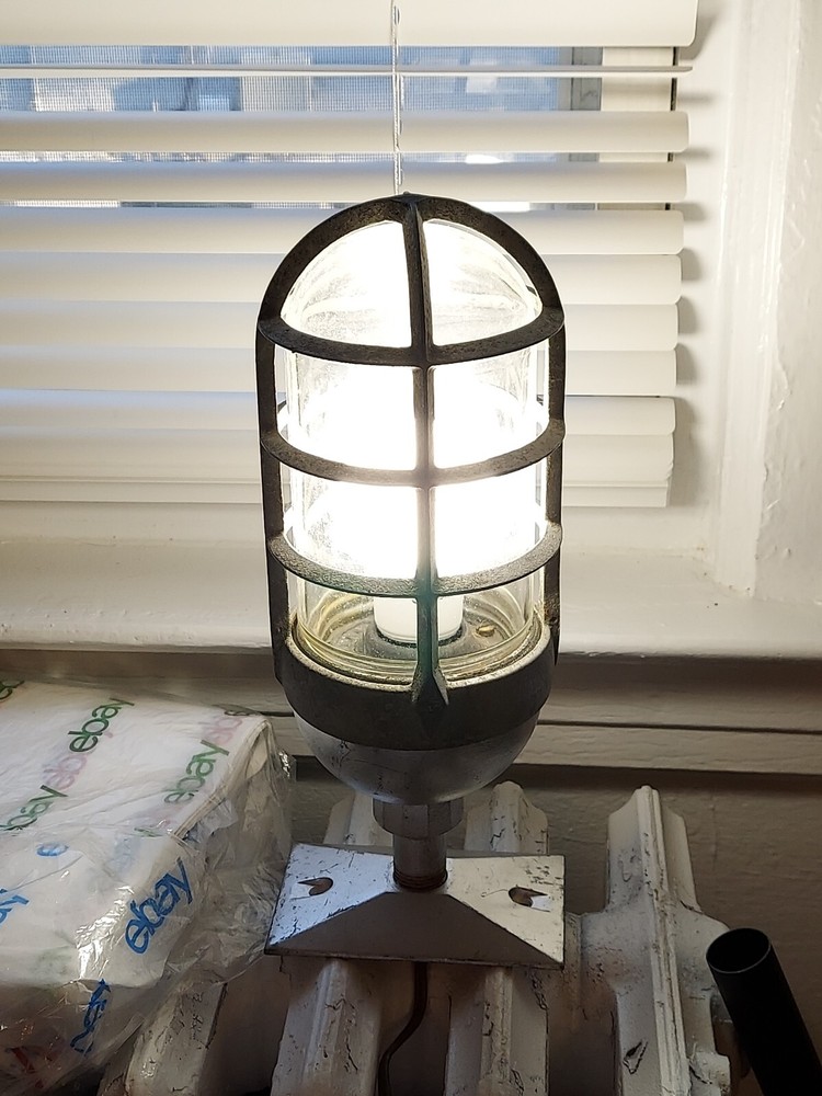 Vintage Simplet Industrial Light Fixture