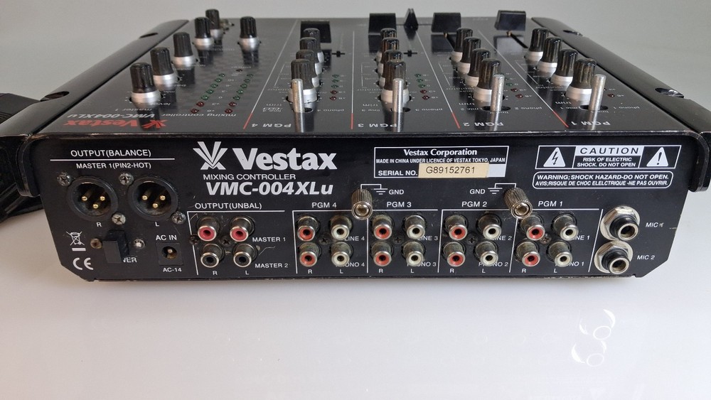 Vestax VMC-004XLu DJ Mixer