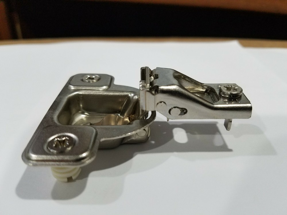 SALICE E-Centra press in 1/2" 106 Deg. 2 Cam Self Close Hinge CSR3799