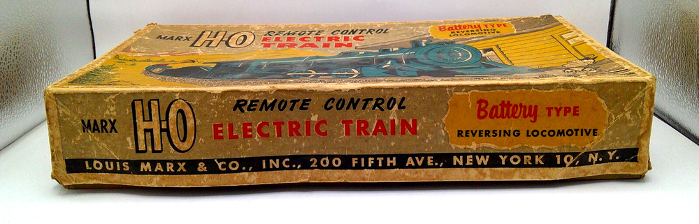 MARX H-O ELECTRIC TRAIN with TRACKS - WITHOUT REMOTE CONTROL - In Original Box