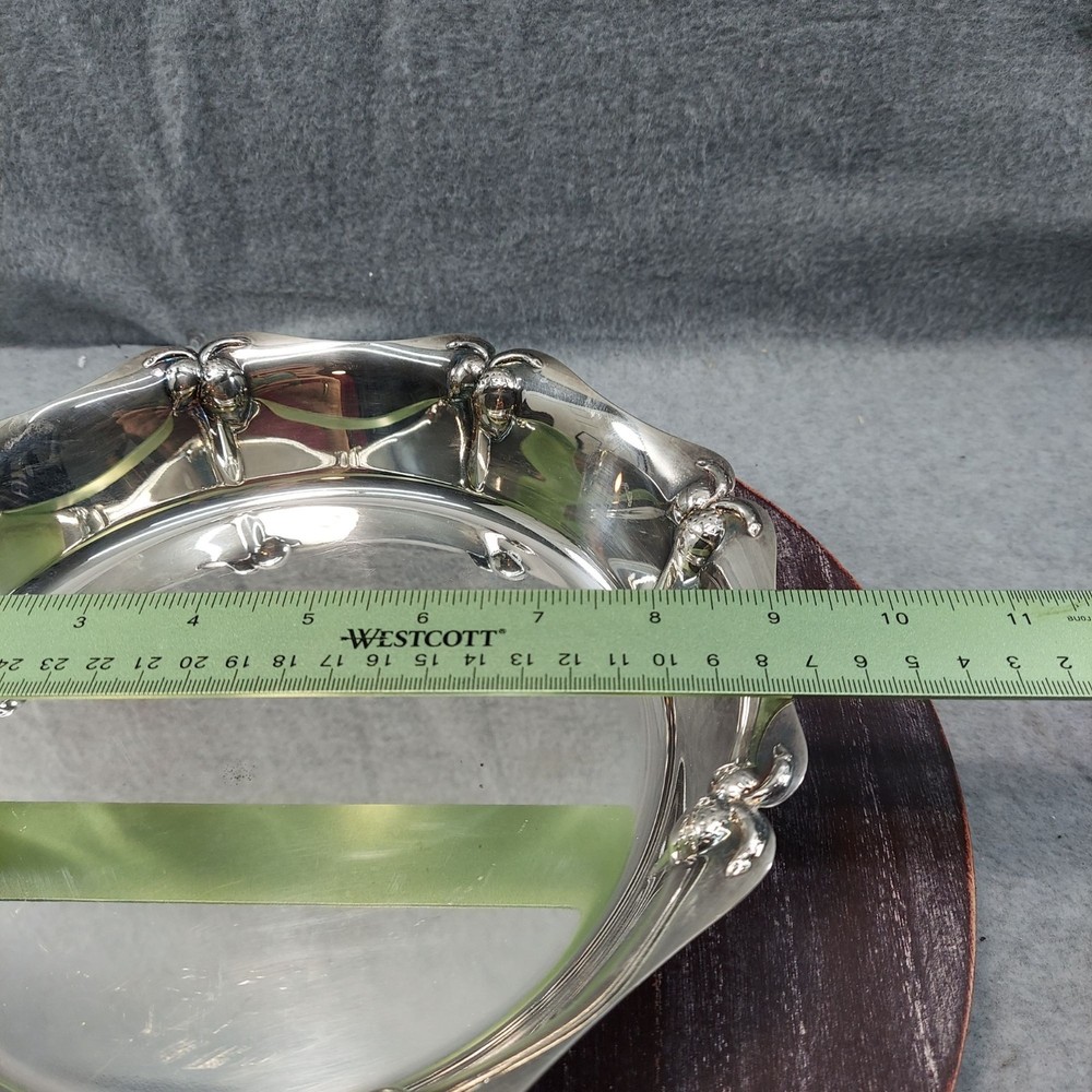Oneida Silver-Plated Serving Bowl With Ornate Edges & Reflective Finish
