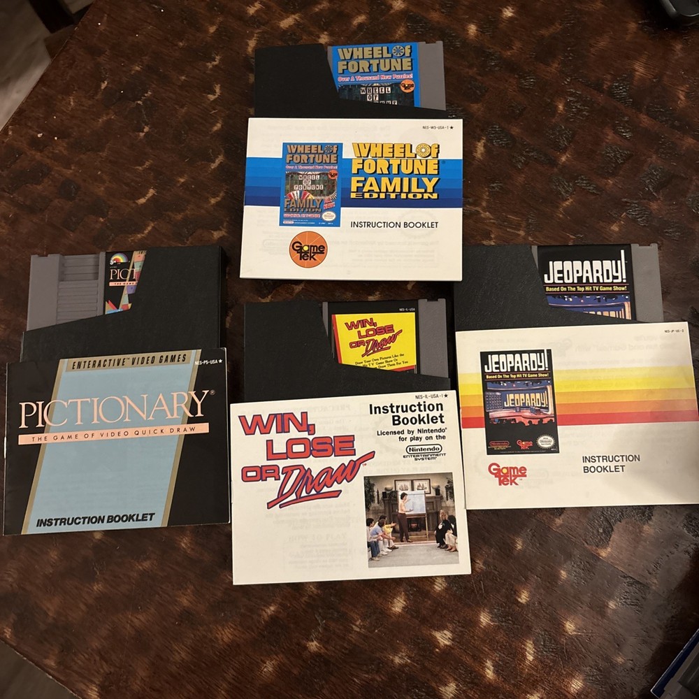 Nintendo NES-001 Console Bundle W/ 10 Games, 2 Controllers & Zapper