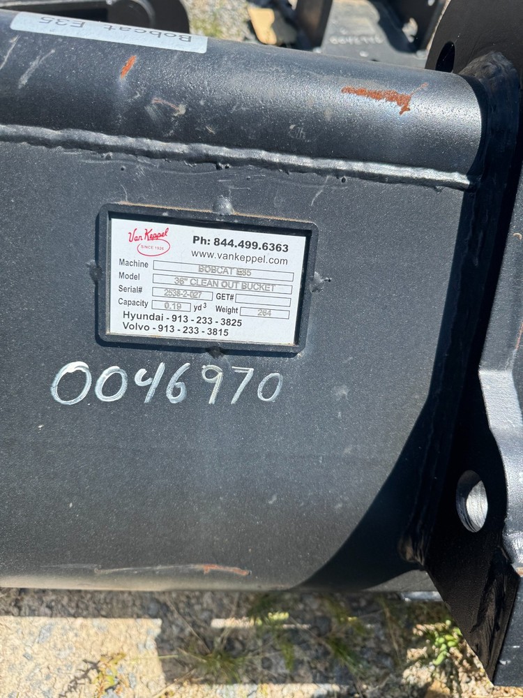 E35 36" CLEANOUT BUCKET
