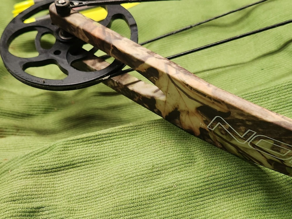 PSE Triton Bow, Complete Setup, EUC, 29" Draw, 70 Lbs Max, W/Arrows & Soft Case