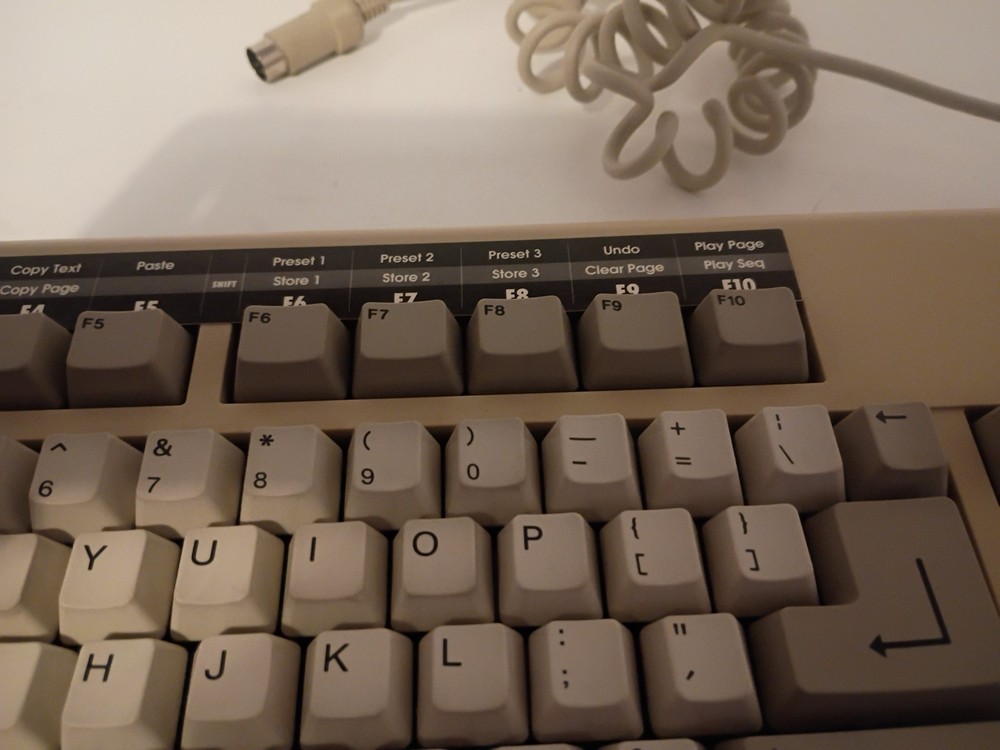 Commodore Amiga Computer Keyboard KKQ-E94YC -2000/3000 - Clean Untested