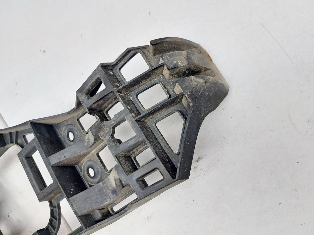 MG HS REAR BUMPER MOUNT BRACKET RIGHT DRIVER SIDE 2020 30136856