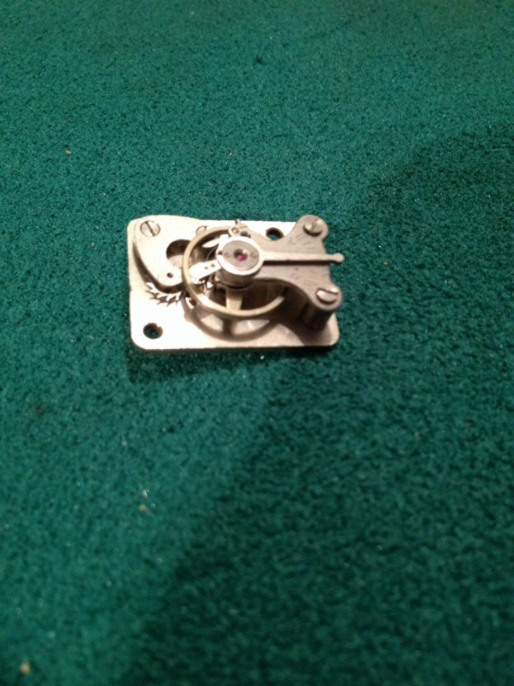 Smiths Clock Platform Escapement . (8 LEAF Broken staff/AXLE) EA31