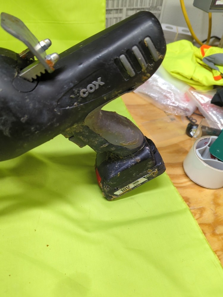 COX EF Dual Ultra Epoxy Applicator: 18V Battery