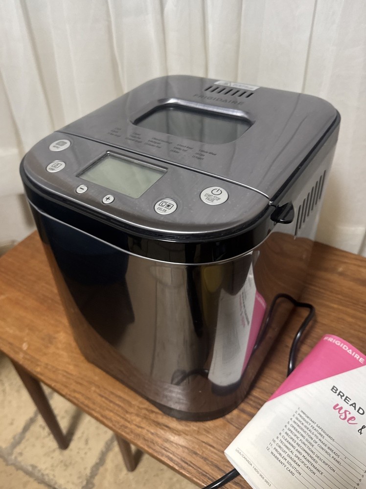 Frigidaire EBRM100 2LB Stainless Steel Bread Maker 15 LCD Display Programs