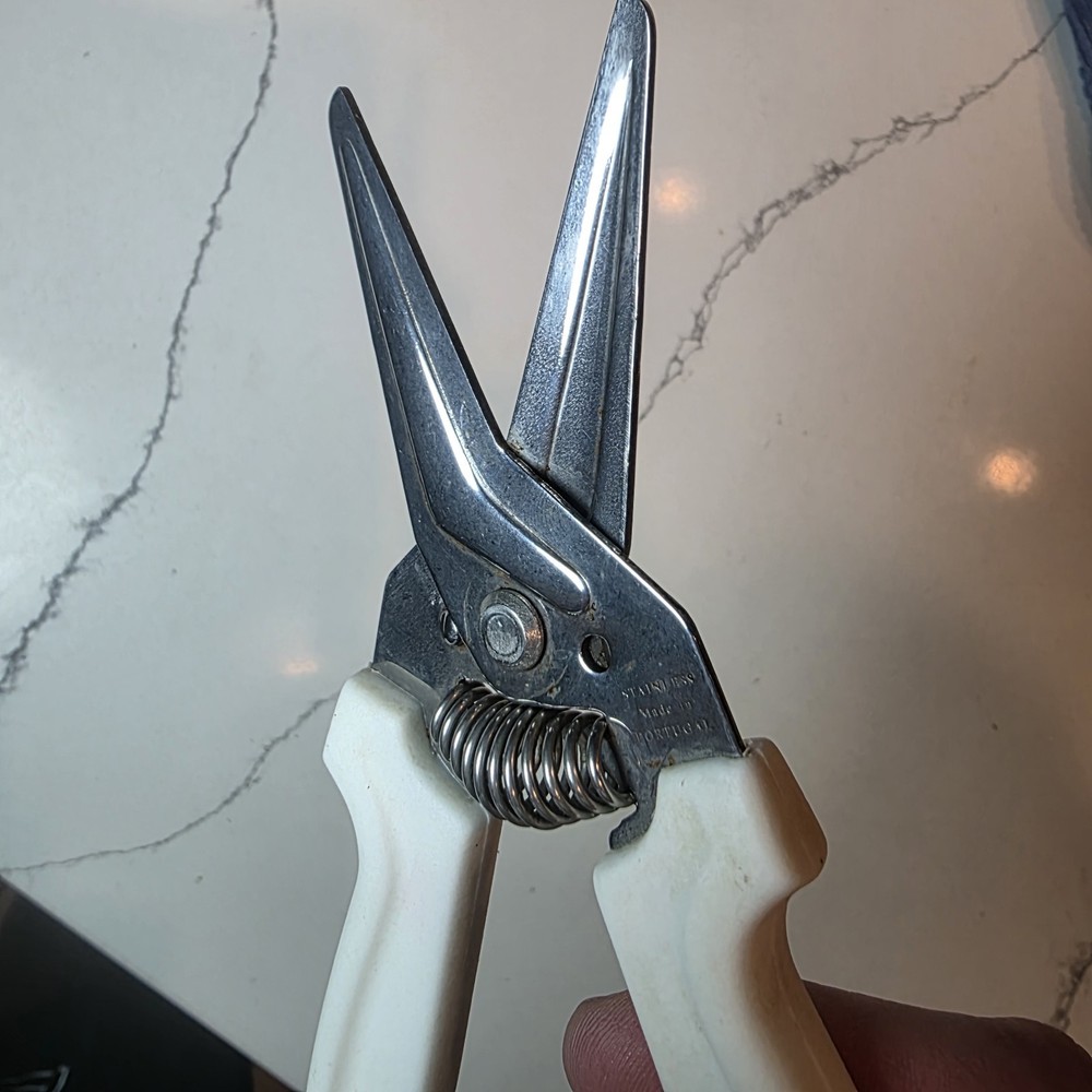 Pampered Chef Multi-Purpose Kitchen Shears/Scissors White 1075 NO HOLDER