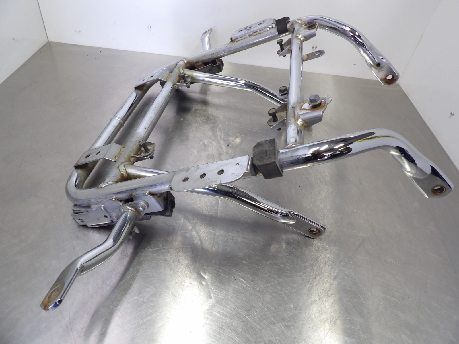 02 Yamaha Royal Star Midnight XVZ1300 rear luggage truck bracket