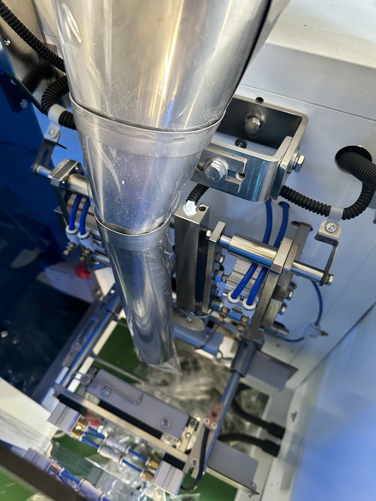 2 Feeders Vertical Packaging Machine Micro-Gram Screw Nut Packer for Small Parts