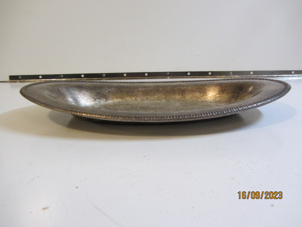 VINTAGE Wm. Rogers Silver Plate OVAL Bread/serving Tray #319
