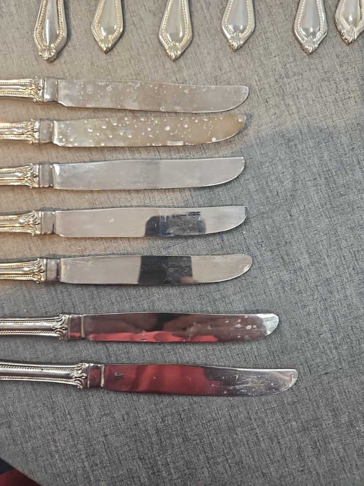 International Silver-Plated Yorkshire Bead Flatware 35pc 7 Place Settings