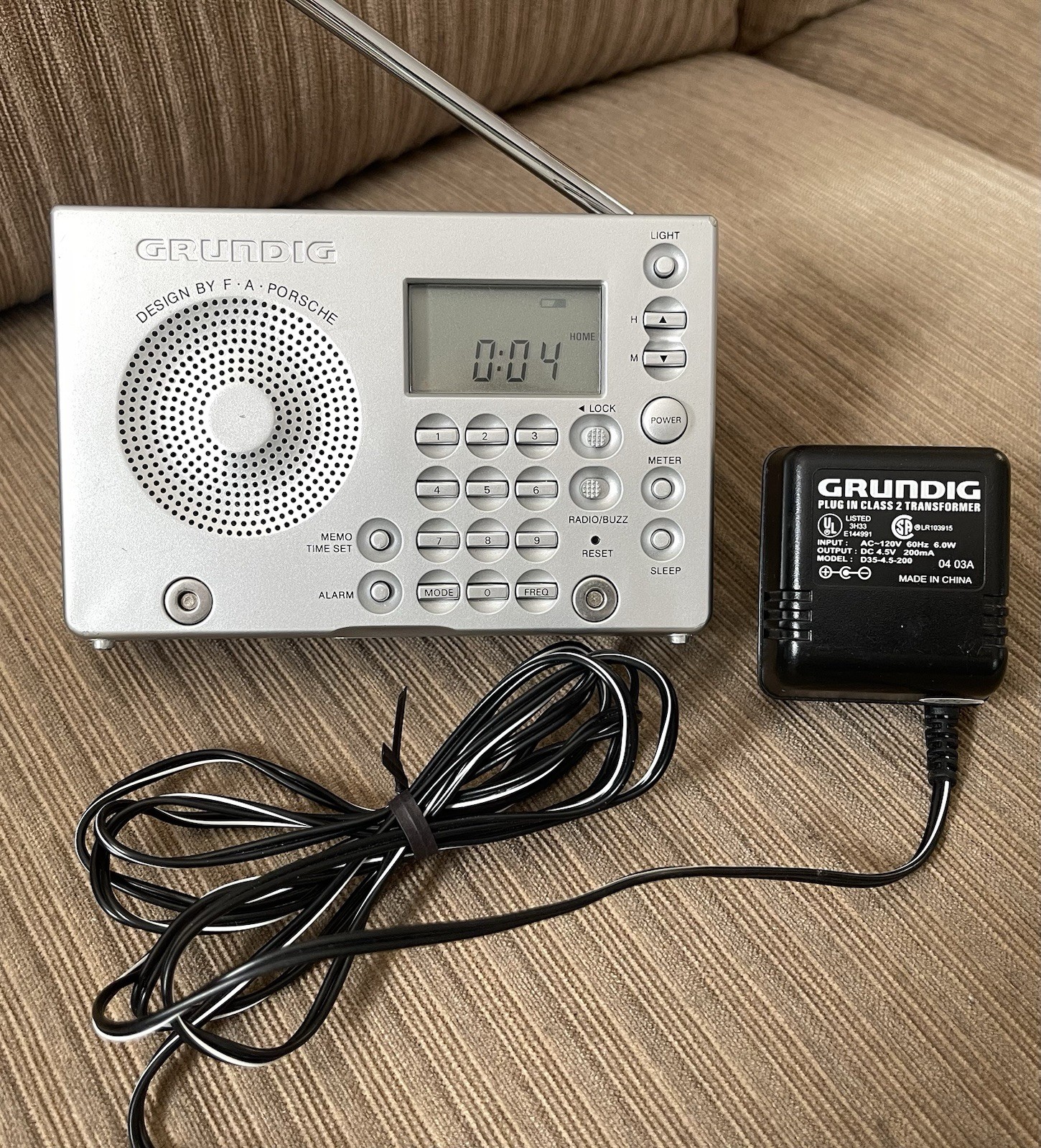 Grundig Yacht Boy World Receiver YB-P2000 SW FM Radio + Plug F.A. Porsche Tested