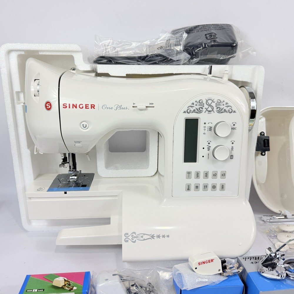 Singer One Plus 1+ Sewing Machine Computerized Brand New Open Box w Extras